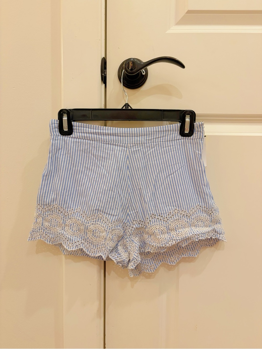 FOREVER 21 BLUE AND WHITE STRIPED SHORTS SIZE S